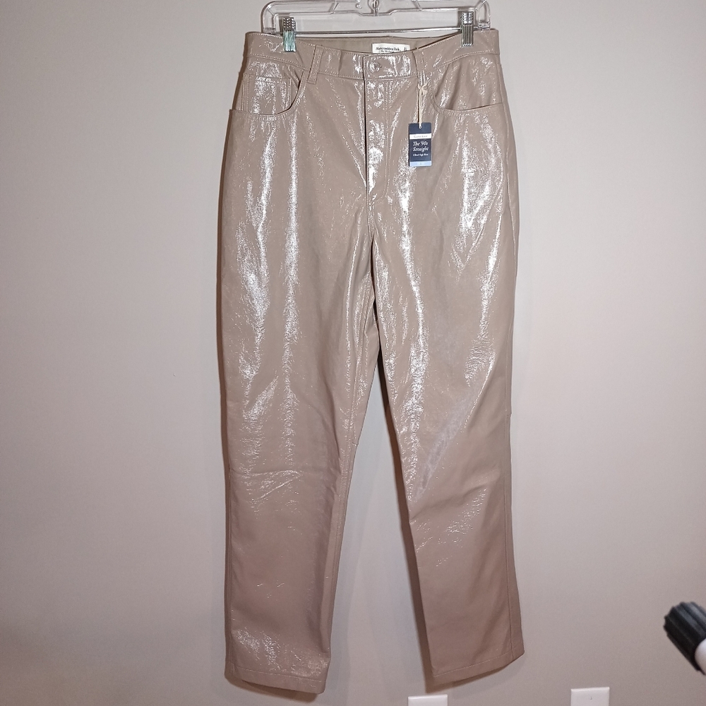 Abercrombie & Fitch 90s Straight Ultra High Rise Vegan Leather Pant Size 31 New